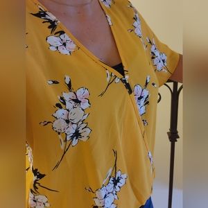 Sienna Sky, floral top, size small